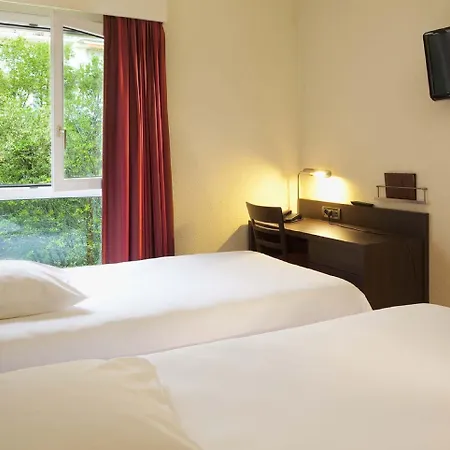 ホテル Akena - Grande 3*