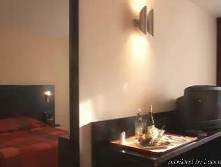 ホテル Akena - Grande 3*