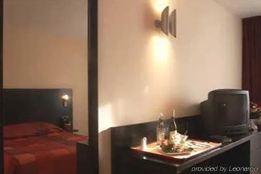 Hotell Akena - Grande 3*