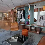 Akena - Grande